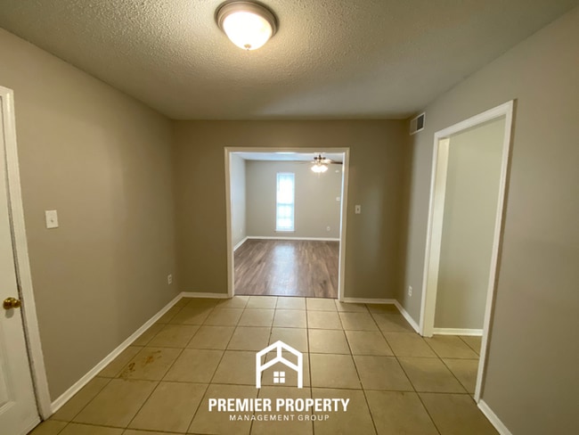 Photo - Spacious 3BR/2BA Home with Open Kitchen & Fenced Yard in Memphis