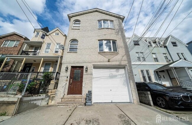 Photo - 22 Linden Ave