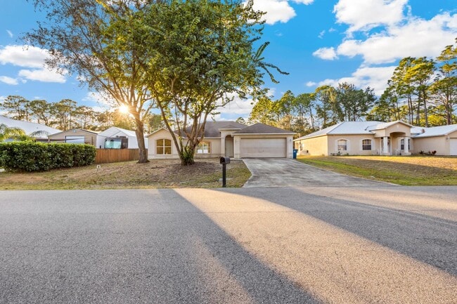 Photo - 320 Wisteria Ave NW