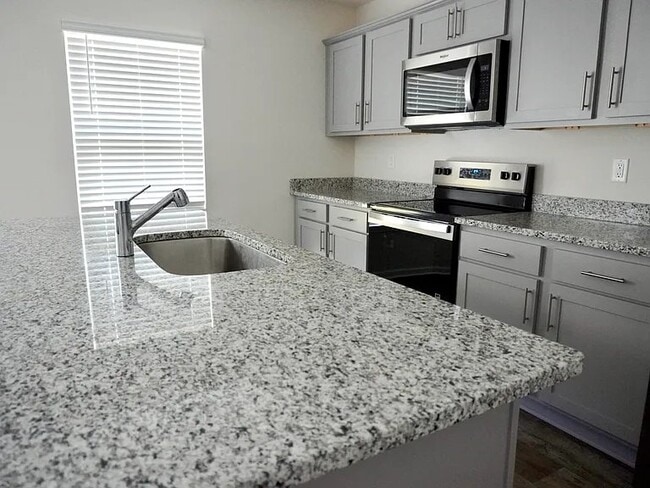 4025 Topsail Trl