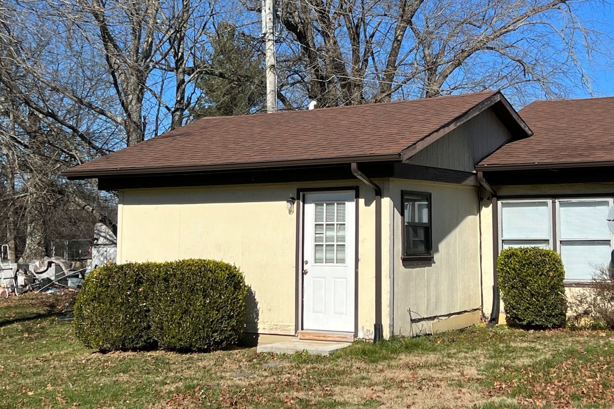 Photo - For Rent: 1 room efficiency apartment Unit E