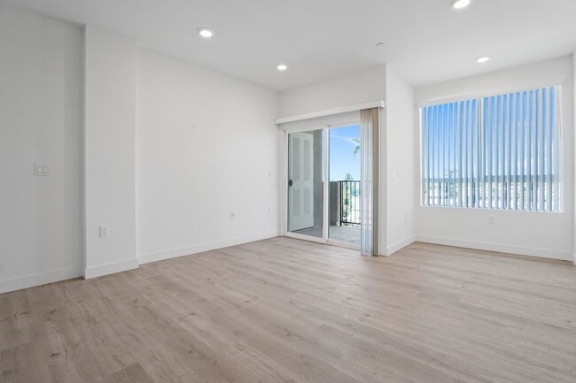 Photo - 8802 Van Nuys Blvd Unit 306