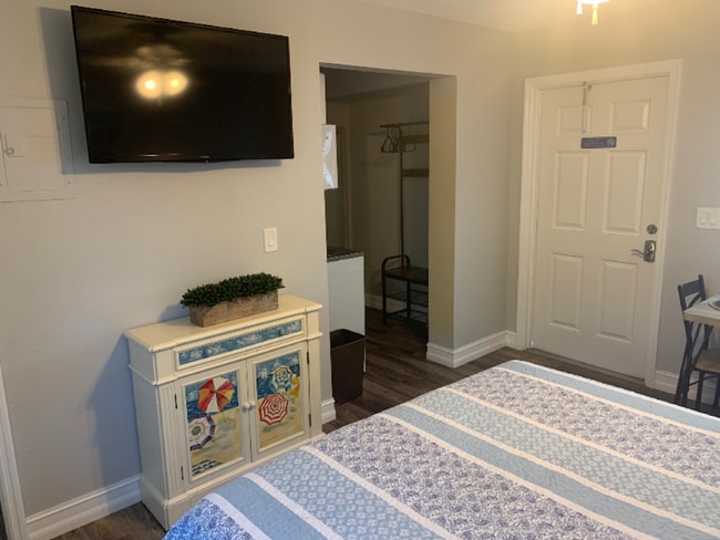 Photo - 2135 NE Dixie Hwy