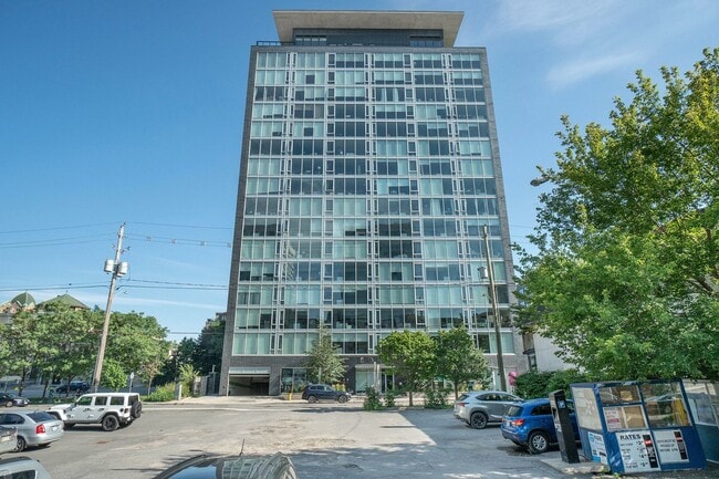 Building Photo - 300 Lisgar St
