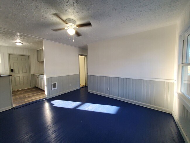 Photo - 204 S 5th St