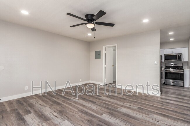 Photo - 8639 N 7th St