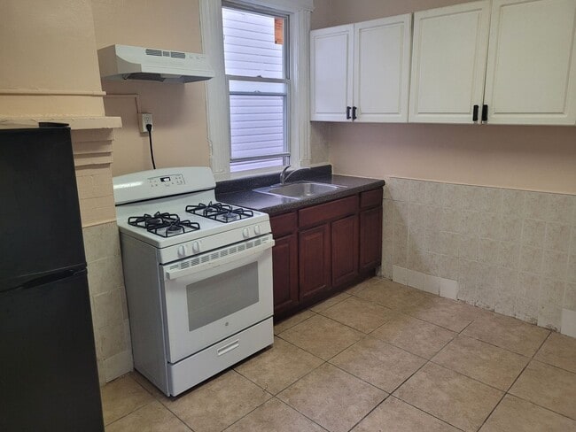 Building Photo - 91 S Munn Ave Unit 2nd Flr