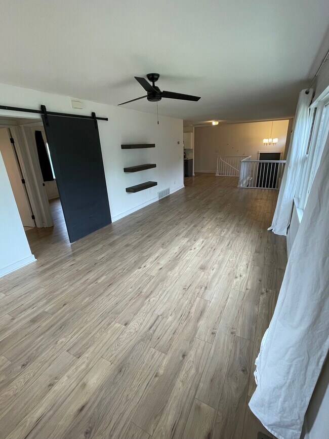 Photo - 831 Saint James St