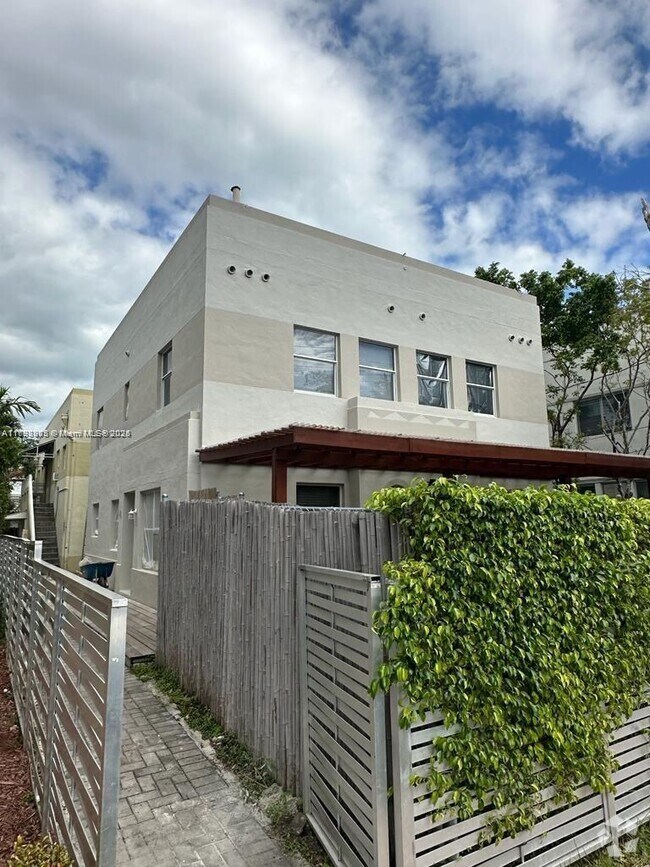 Building Photo - 833 W 39th St Unit 2 Rental
