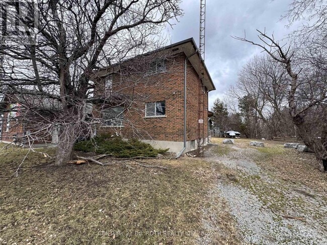 Photo - 915 Taunton Rd E