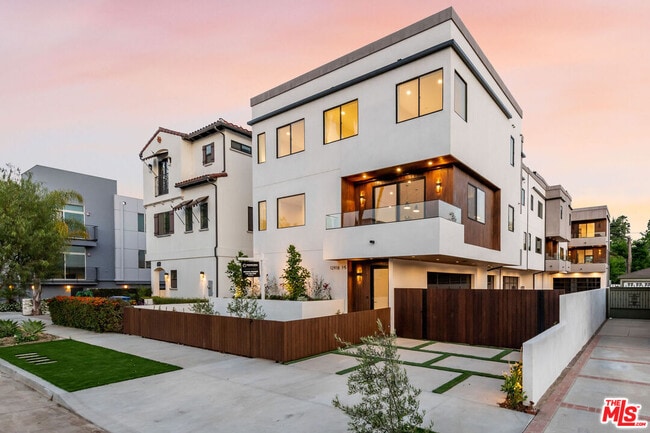 Building Photo - 4326 Serene Pl