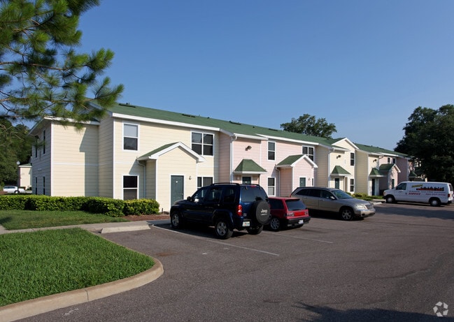 Building Photo - Enclave at Pine Oaks Apartments