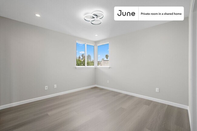 Room in Shared 5 bed/5 bath home in Boyle Heights