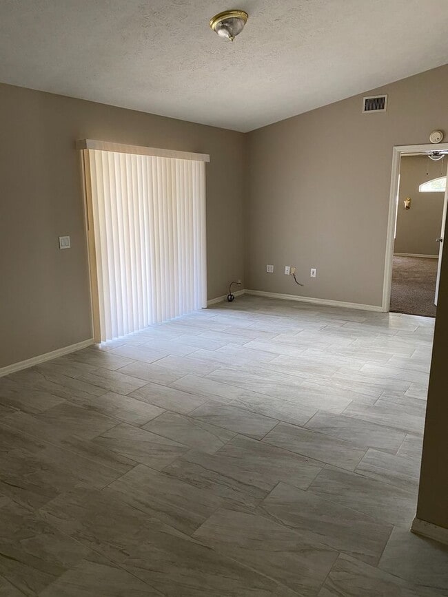 Photo - Spacious 3 Bedrooms, 2 Baths