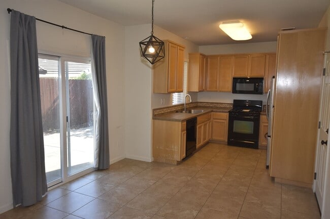 Photo - 1564 Blue Beaver Way