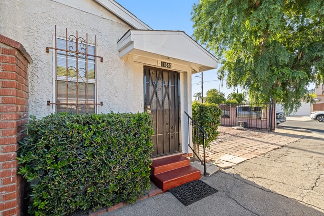 Photo - 11840 Archwood St Townhome