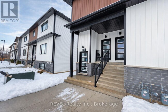 Photo - 615 - 4263 FOURTH AVENUE