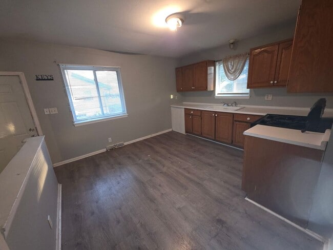 Photo - Large 4 Bedroom Single House with finished...