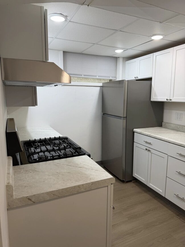 226 S Lucas St Unit 1