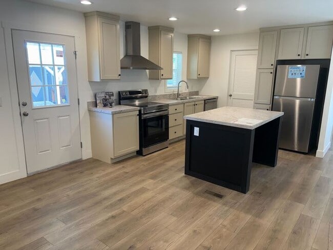 Photo - 2060 N Center St