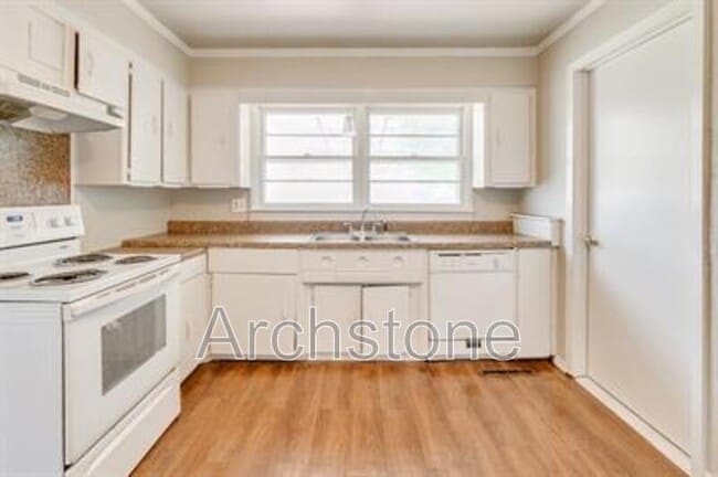 Photo - 724 General Senter Dr