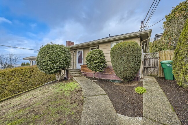 Photo - Updated 2bed/1bath Home with Attached Garage in Fremont!!