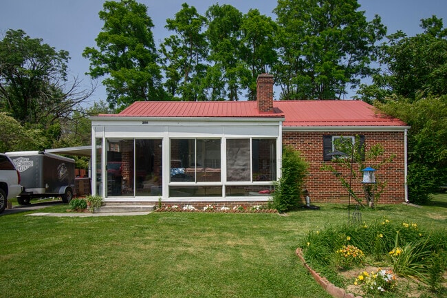 Building Photo - 206 Broce Dr Rental