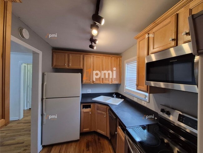 Photo - 3206 Mathieson Dr NE