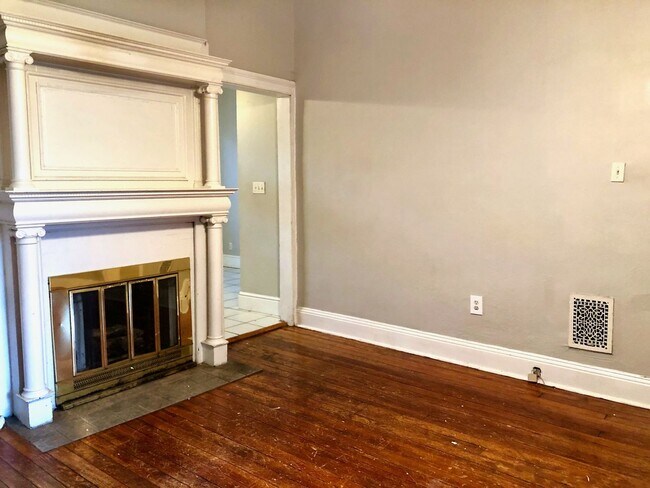 Photo - *** Shadyside Duplex Apartment * Pet Friendly * Spacious & Renovated * Available Now * Modern Fin... Unidad 1