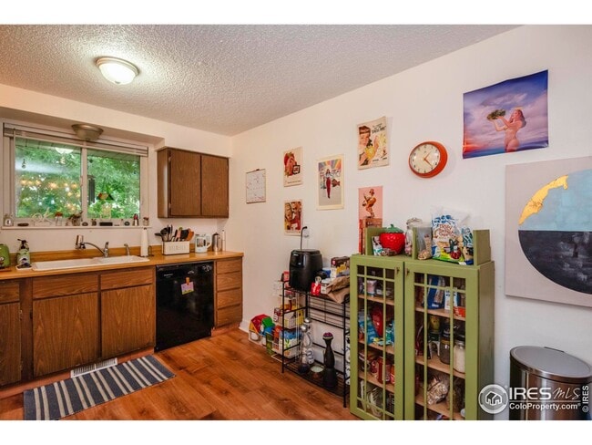 Photo - 824 Meeker St