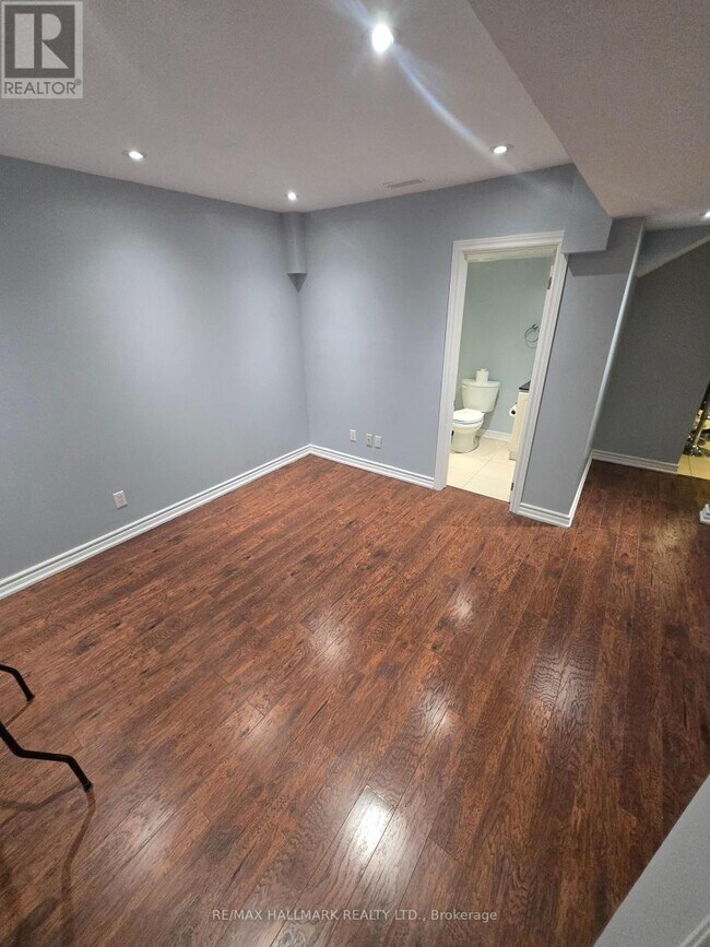 Photo - 35 Campwood Cres