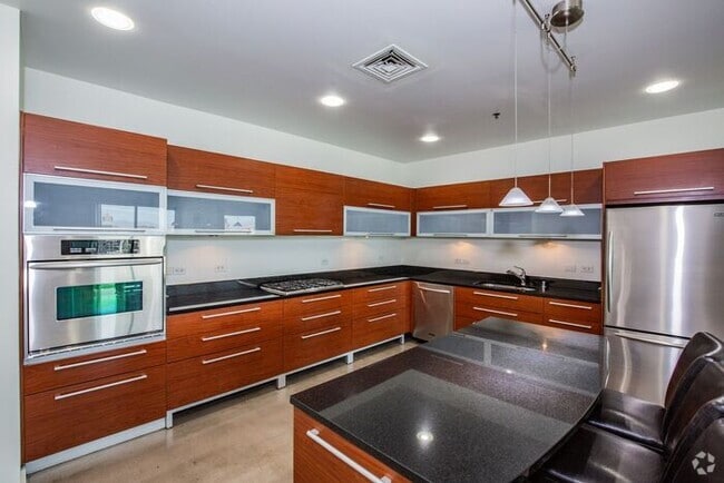 Building Photo - Stunning Modern 2Bdm 1Ba High-Rise Condo L...