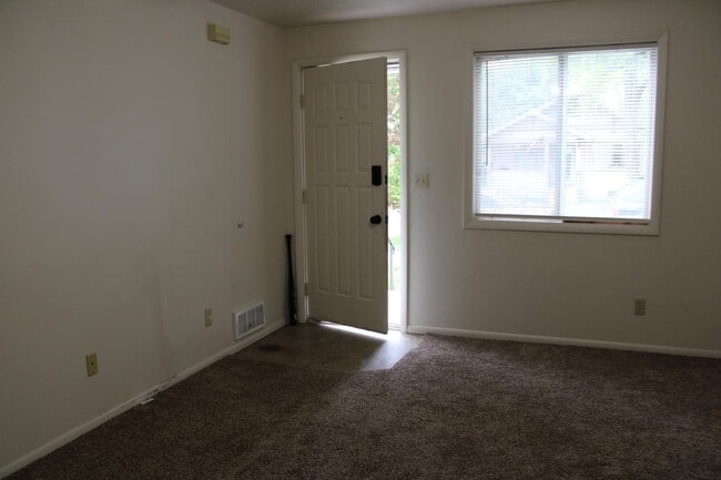 Photo - 372 I St
