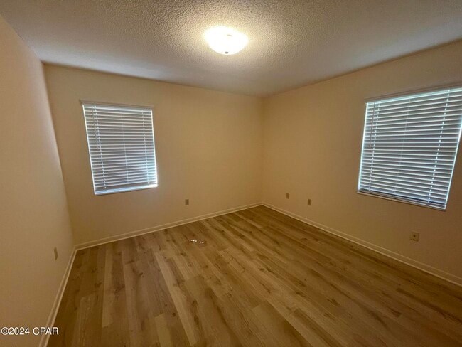 Photo - 5605a Hilltop Ave