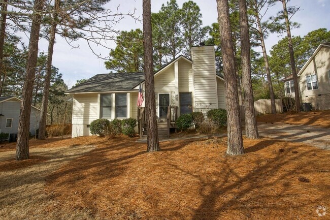 Building Photo - Charming 3 Bedroom Home in Pinehurst with ...