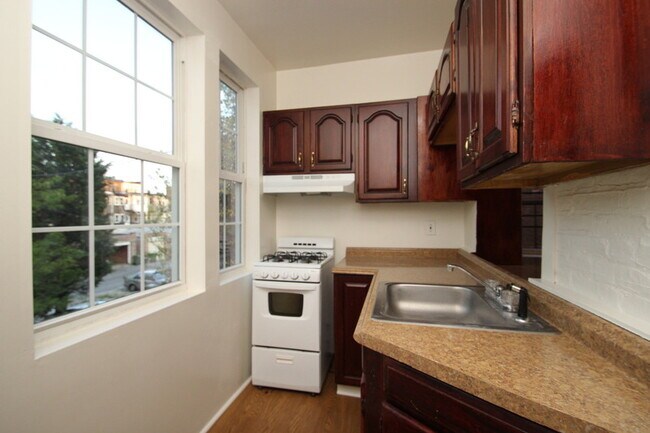 Photo - 3021 N Calvert St Unidad # 2