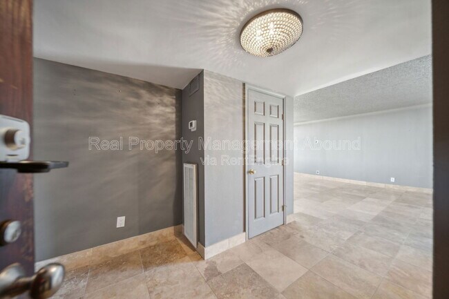 Photo - 410 W 7th St Unit 1823