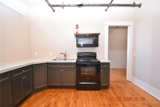 Photo - 170 Court St