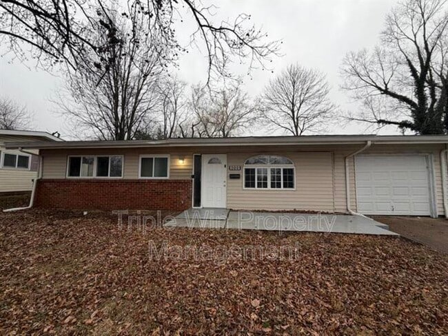 Building Photo - 2460 St Catherine St