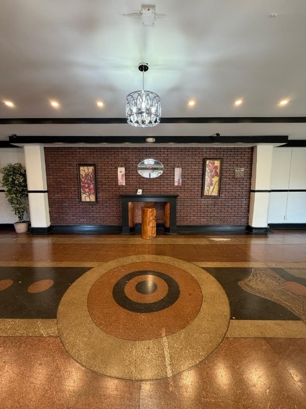 Photo - 25 Van Velsor Pl