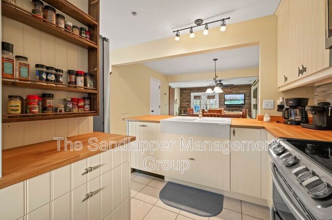 Photo - 246 Stefan Dr Unit E