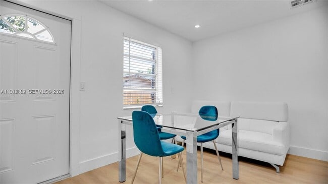 Photo - 32 SW 9th St Unit 3