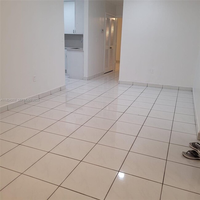 Photo - 9370 SW 24th St Unidad 2