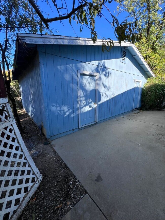 Photo - Country Setting 4-bedroom, 2-bathroom home!