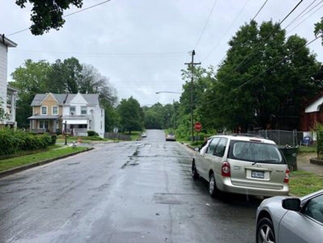 Photo - 2 bed house w Laundry, All electric, central HVAC, fenced yard, hardwoods