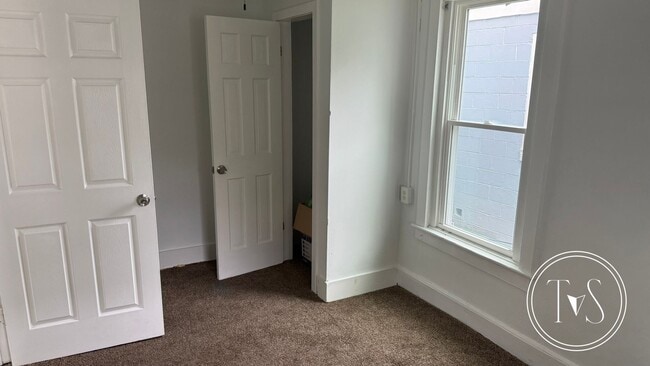 Photo - 627 W 48th St