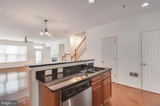5214 Lynns Retreat Dr