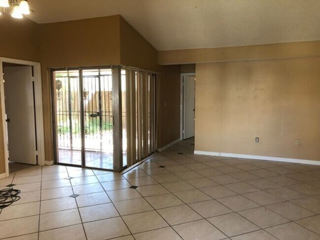 Photo - Sierra Ridge # 2 Unit 2