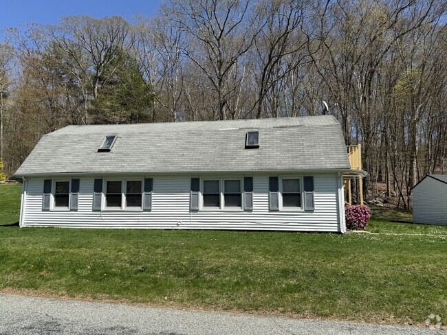 Building Photo - 34 School House Rd Unit B