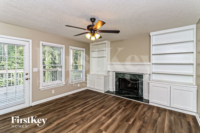 Photo - 3727 Lockerbie Ln